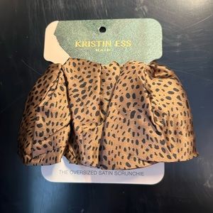 🌟5/$25 Sale🌟Kristin Ess Hair The Oversized Satin Scrunchie Ponytail Cheetah